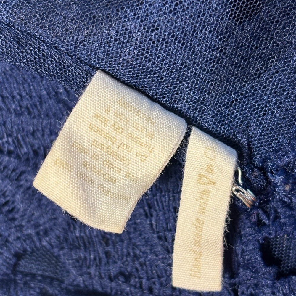 Japna Blue Floral and Lace Top. Medium. - Picture 7 of 8